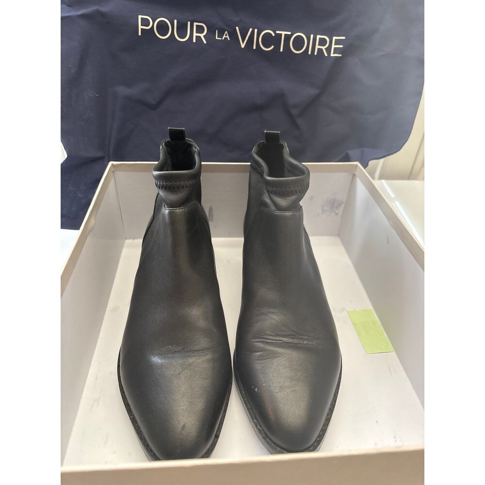 Pour La Victoire Women's Black Leather Ankle Boots size 7.5 IN BOX